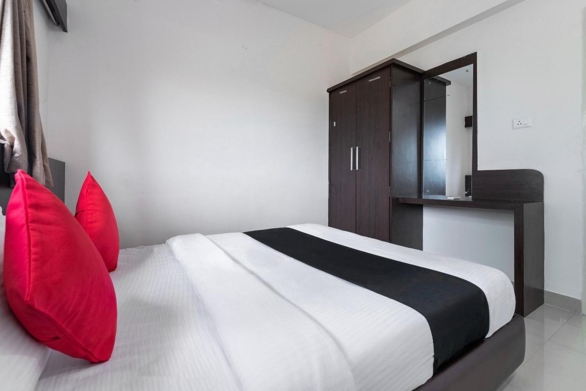 Super Collection O Nirvikalpa Hotel Ullal Luaran gambar